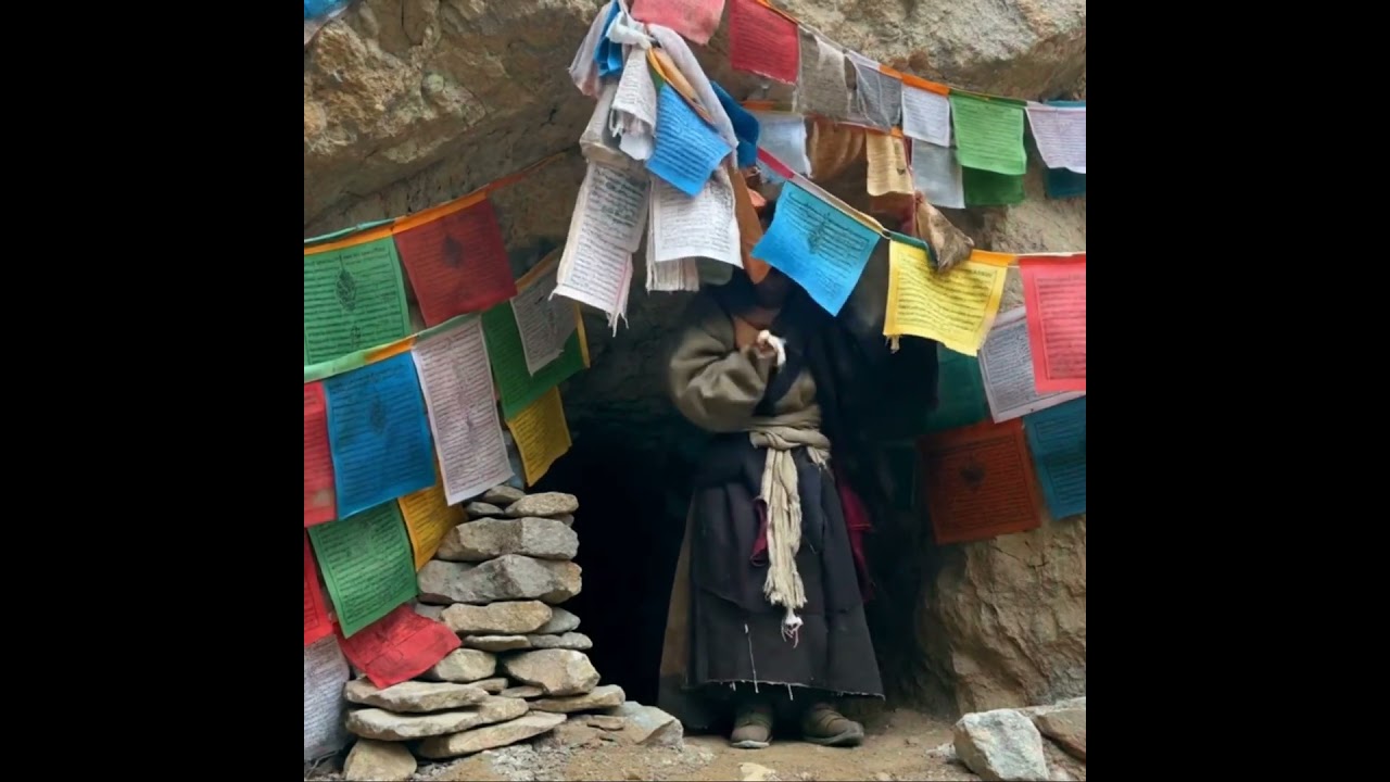 YouTube에서 Sacred Solitude in the Shadows of Kailash 🕉️🏔️🧘♂️ 보기 YouTube에서 Sacred Solitude in the Shadows of Kailash 🕉️🏔️🧘♂️ 보기