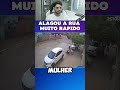 após veículo passar estoura cama e alaga a rua