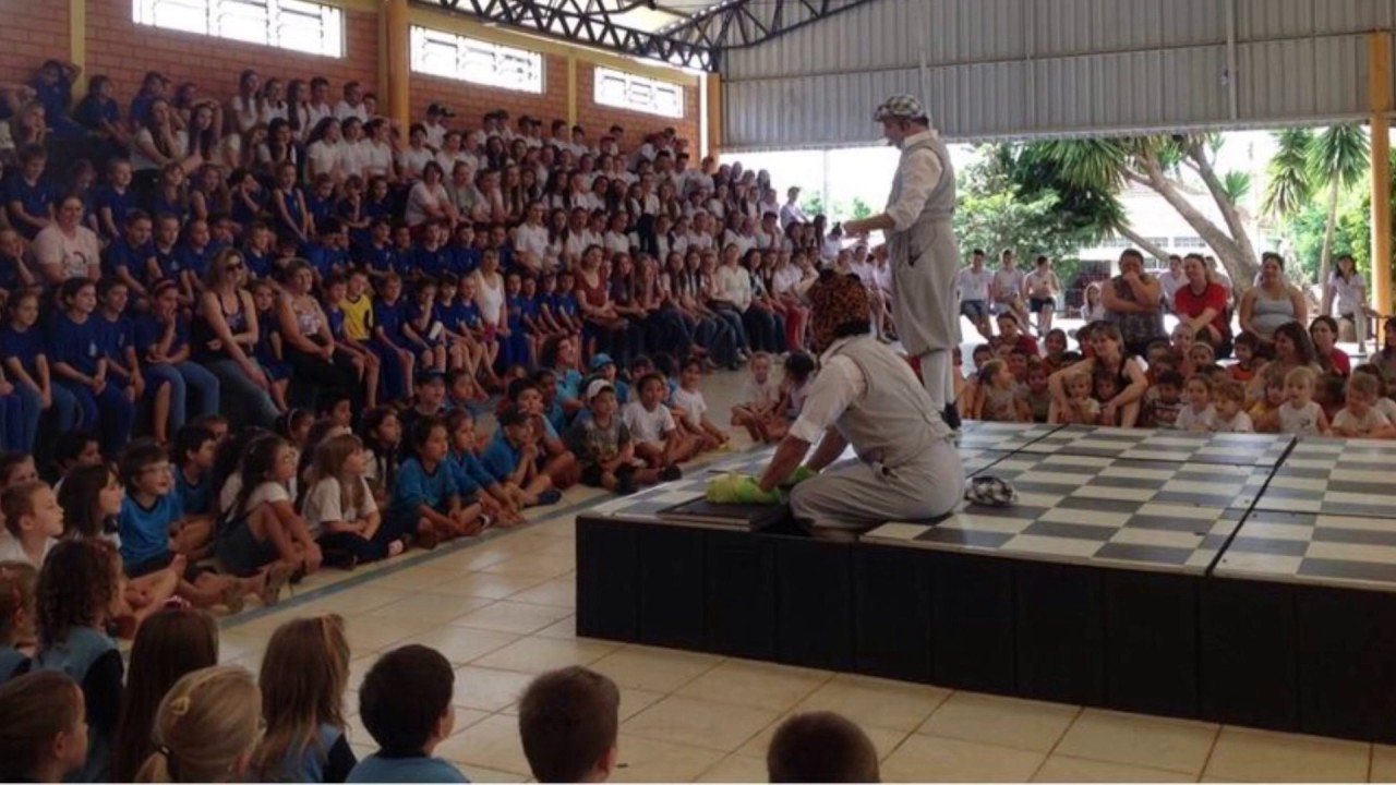 Teaser: As fantásticas aventuras de um menino que lia livros