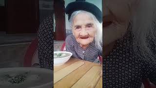 PHẦN 2: CHUYỆN NGƯỜI 100 TUỔI - Cụ bà gần 100 tuổi vẫn hồn nhiên và hào sảng khi nói chuyện một mình