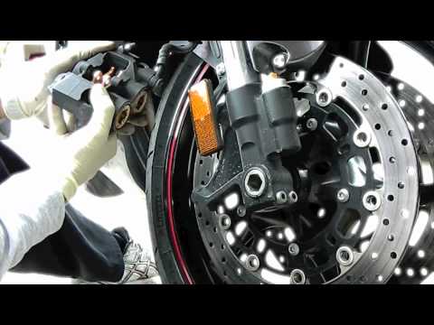YAMAHA R6: REPLACING BRAKE PADS, REMOVING CALIPER - YouTube