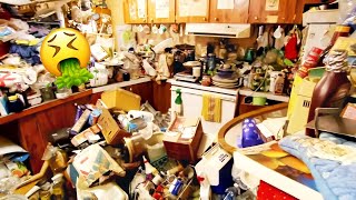 🤮LET'S CLEAN A ROOM THAT HAS ACCUMULATED YEARS OF DIRT AND GRIME AND IS A NIGHTMARE TO LIVE IN.!😰
