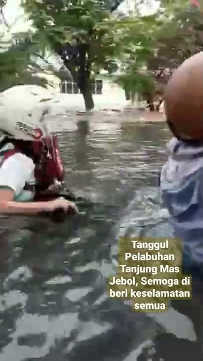 Tanggul Pelabuhan Tanjung Mas semarang Jebol, Sore ini..