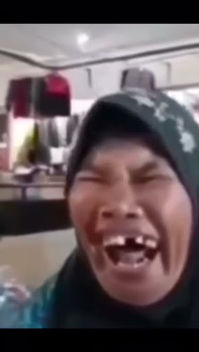 Viral!! nenek nenek ketawa sampai gigi nya hilang