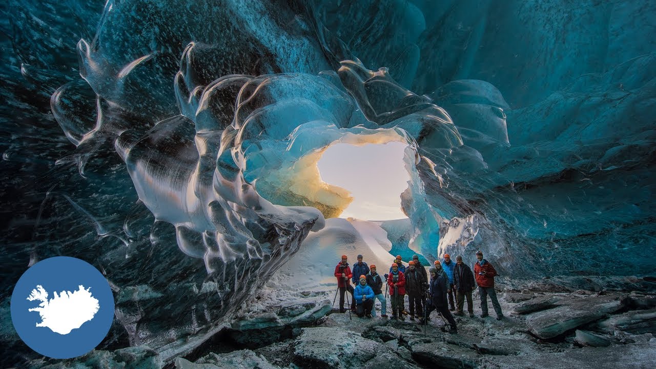 ひゃっこいひゃっこい アイスランド スカフタフェットルの氷の洞窟の瑞々しいクールブルー カラパイア