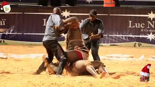 Lutte - Baye Mandione Victorieux Devant Khoyantane