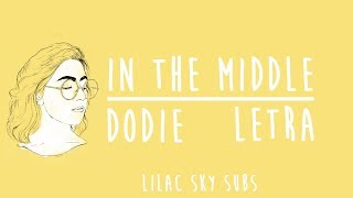 In The Middle - Dodie (Español)