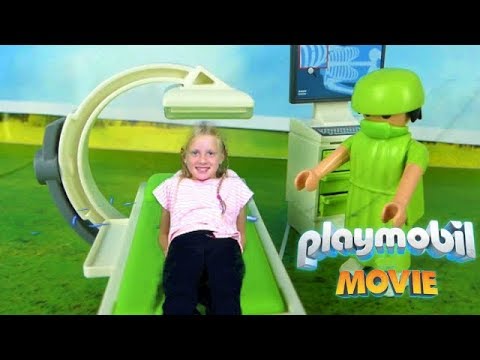 PLAYMOBIL  STORY : ALICIA  doit aller chez Monsieur DOCTEUR