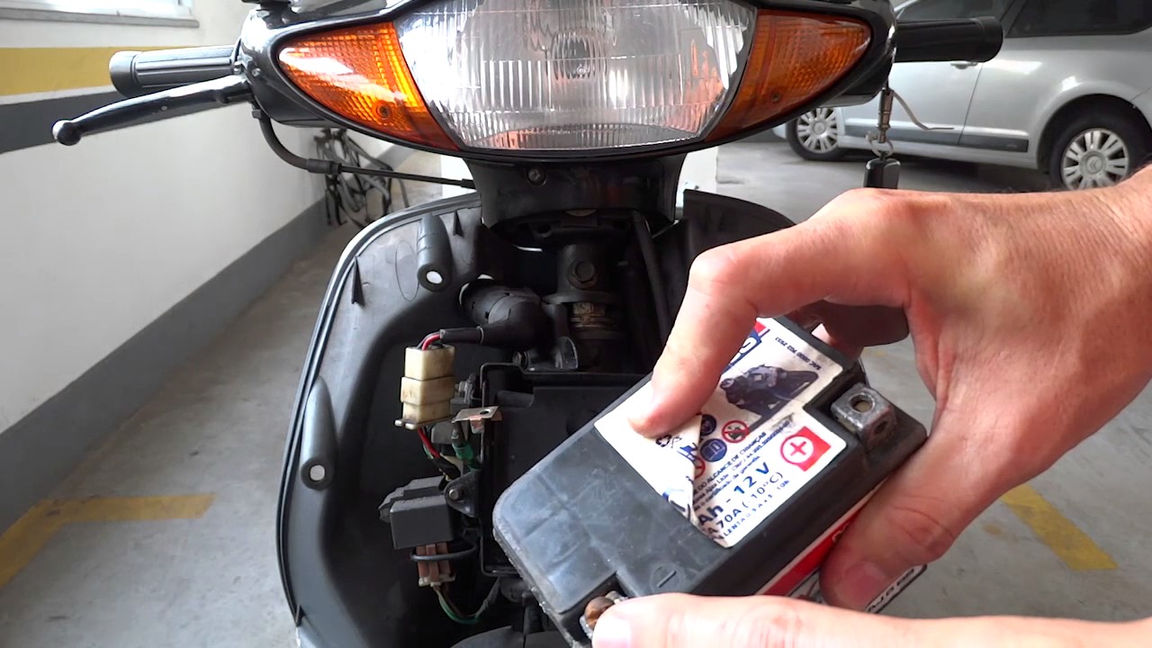 🛵 Substituição Troca da Bateria Honda BIZ 🛵 - YouTube