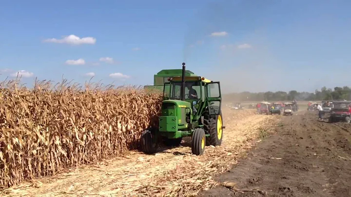 John Deere 4620 and pull type 7721 combine picking corn
