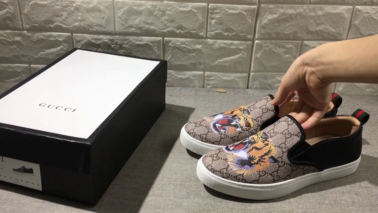 gucci supreme tiger slip on