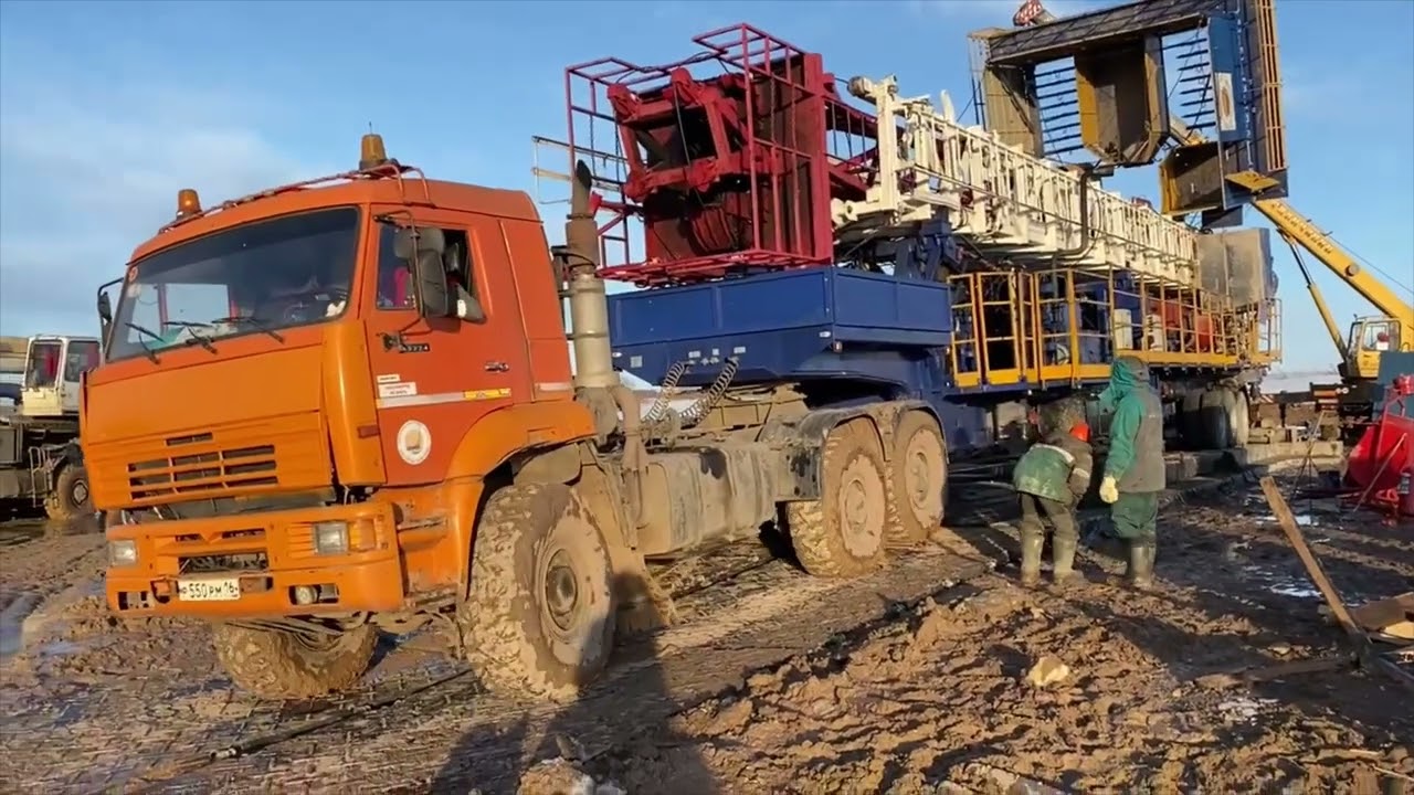 Перемещение 80 тонной буровой установки по переувлажнённым глинистым ...