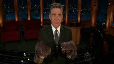 Craig Ferguson Intro 9/5/09 (airdate) with 2 Crocodile Puppets Making Out!