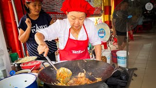 The Best Char Kway Toew in Penang ! Iconic Red Hat Auntie in Lorong Selamat - Penang Street Food