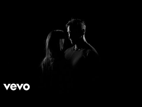 Ricky Martin – Tiburones (Official Lyric Video)