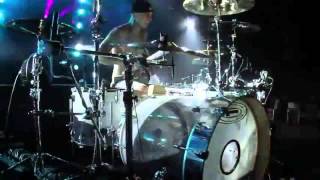 Video thumbnail of "Travis Barker mejor solo de bateria"