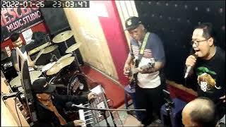 sang Jagoan GodBless sesi studio live cover