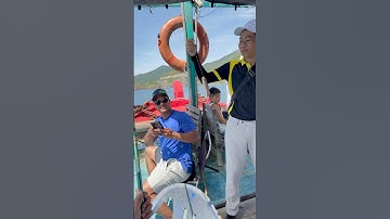 Cậu Bé Nước Ngoài Đi Tour Câu Cá Tại Nha Trang #nhatrang #toucaucanhatrang #toucauca #nhatrang