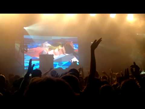 Modeselektor-Audioriver 2011 part 6.mp4