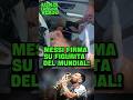 LIONEL MESSI se para a firmar su FIGURITA del MUNDIAL a un FAN!