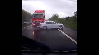 Yağmurlu Havada Kaza