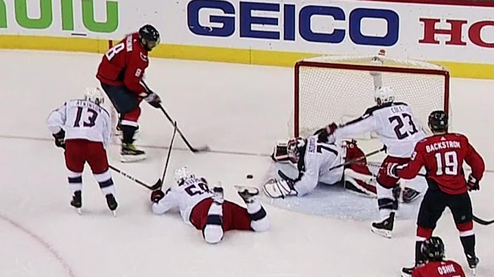 Bobrovsky stuns Ovechkin with huge pad save to keep game tied