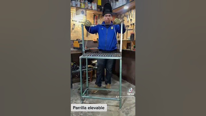 Asador con parrilla elevable