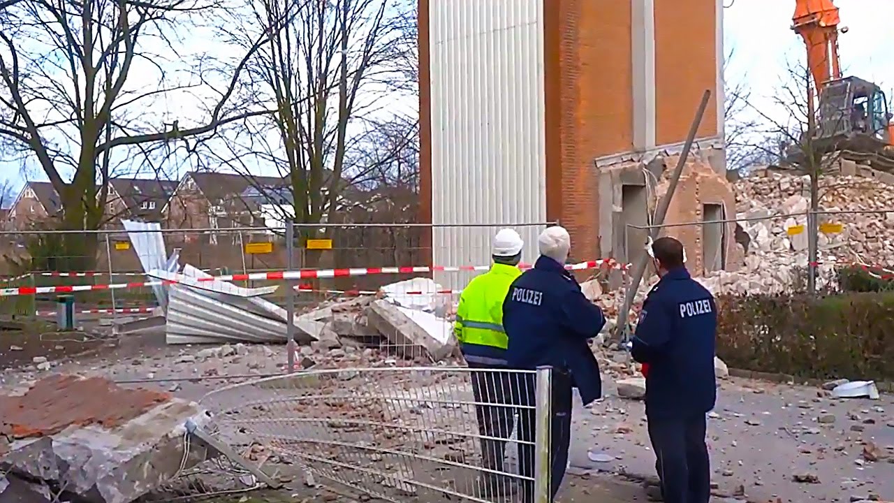Abriss Extrem einer alten Feuerwache inklusive Unglücksfall - Teil 3 von 6