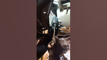 Stuck Oil Filter? Here’s the Easiest Way to Remove It! 🔧🔥