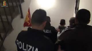 طرد من إيطاليا ينزلون في بوزالو ألقي القبض عليه