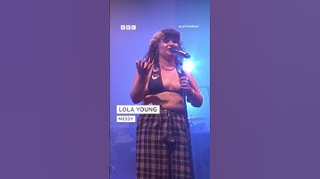 Thumbnail of It wouldn't be a Lola Young set at Glasto without Messy... 💖⁣