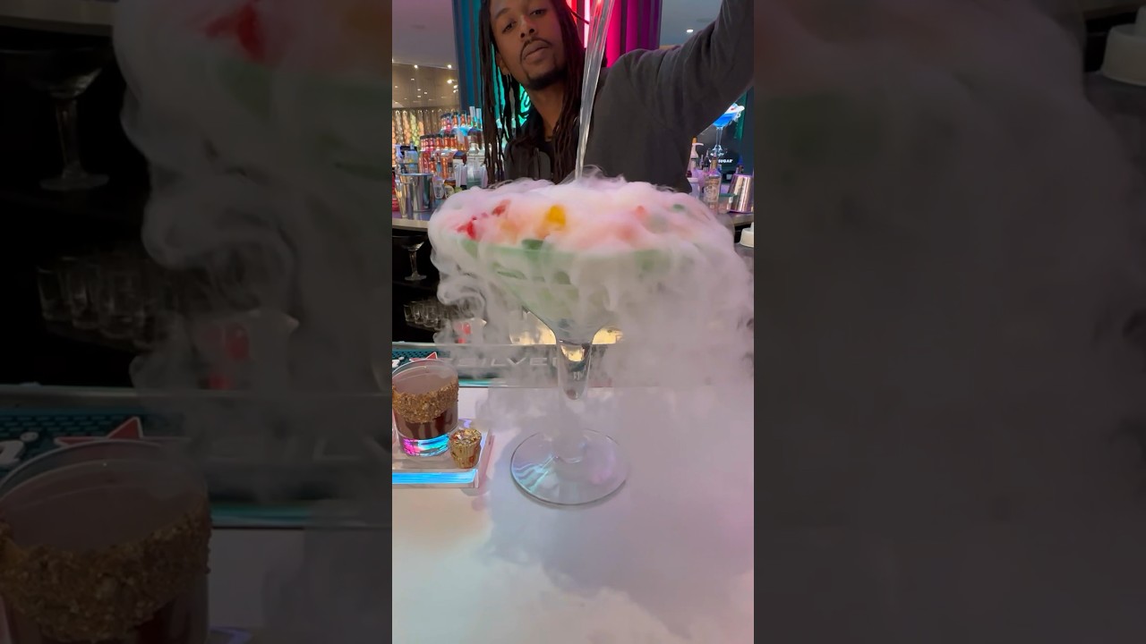 Candy Martini Bar is a must visit in Las Vegas!! 🍸💗 