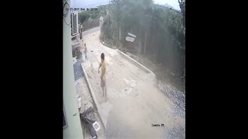 [Phút Cảnh Giác] - Camera ghi lại vụ bắt cóc trẻ em tại trại heo ở xã Phước Trung