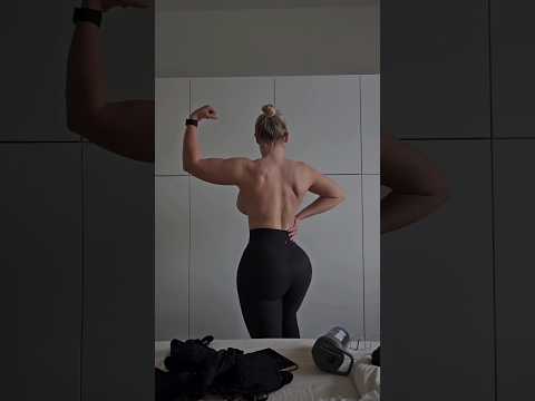 muscular body || back muscle 💪 || giantess🍑🍑 || #shortsfeed#viral#shorts#backmuscles#trending#gym