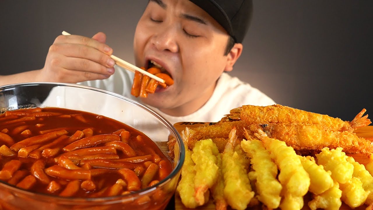 매콤한 신전떡볶이와 바삭한 왕새우튀김 먹방~!! 리얼사운드  ASMR social eating Mukbang(Eating Show)
