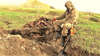 С ВИДУ ОБЫЧНЫЙ БУГОР ЭТО СБРОС!!!ТОННЫ МЕТАЛЛА БЫЛИ ПОД НАСЫПЬЮ.КОП МЕТАЛЛОЛОМА ЗАГРУЗИЛСЯ ПОЛНЯКОМ.