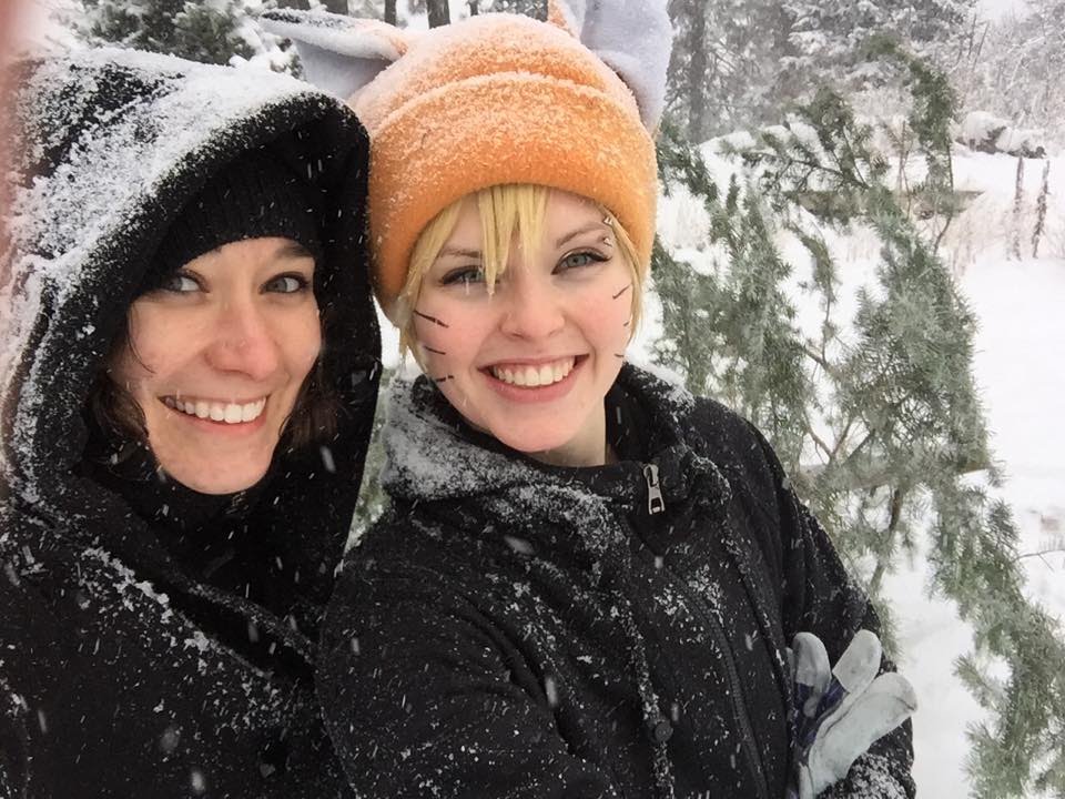 Naruto and Sasuke Cut Down a Christmas Tree~!