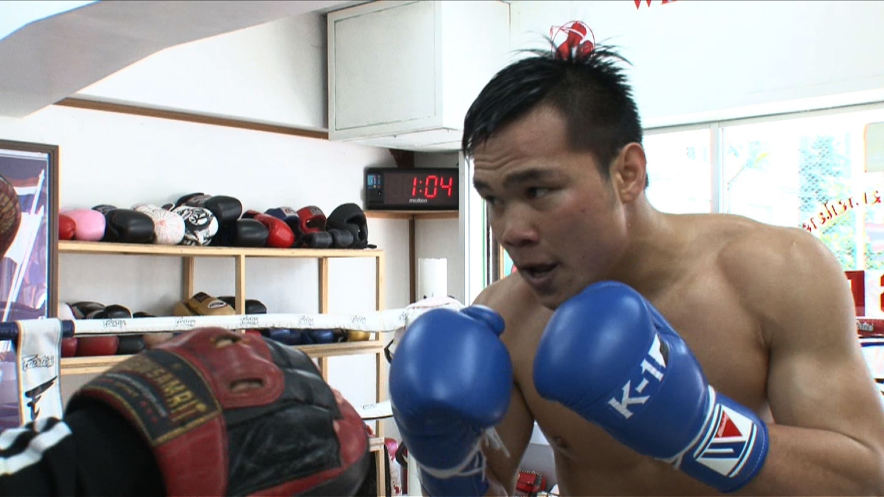 2017.2.1 K-1 Gonnapar Weerasakreck Public Workout - YouTube