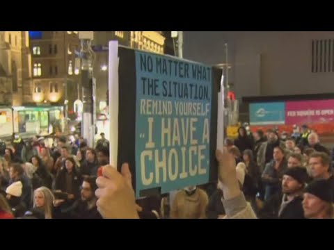 Melburnians take to the streets to protest state's sixth lockdown