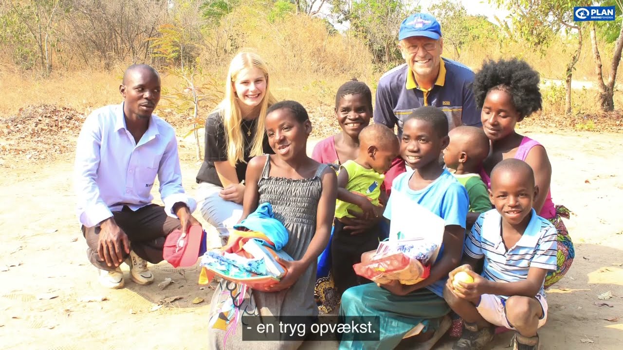 Farfar og barnebarn er delesponsorer for børn i Malawi
