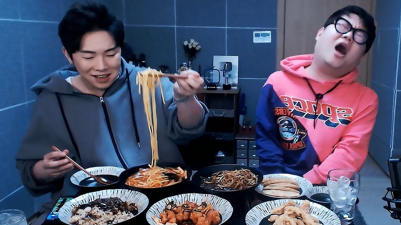 이렇게까지 배고프긴 처음입니다... 제발 밥좀 먹게해주세요ㅠㅠ