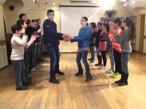 ცეკვის გაკვეთილი შაბათ-კვირის მრავალეროვანი სკოლაში