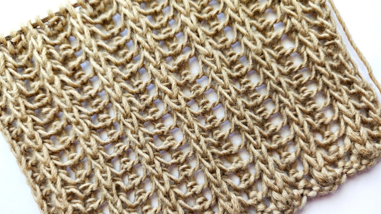 Красивый узор с выраженными вертикалями и мелким ажуром 