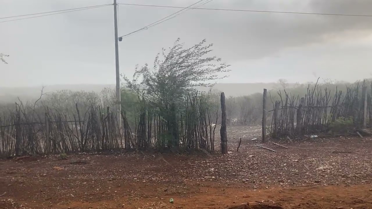 Chuva muito forte aqui no sertão 