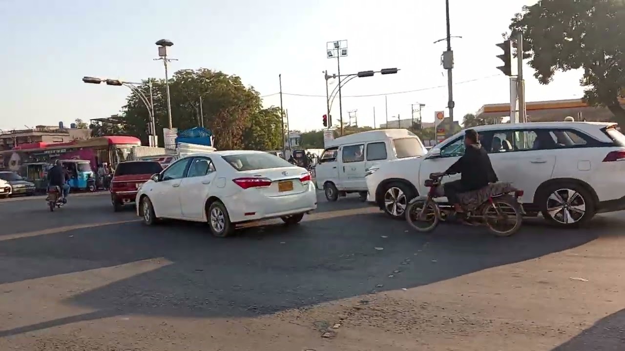 Kala pull road to Akhtar colony signal road tour Karachi 