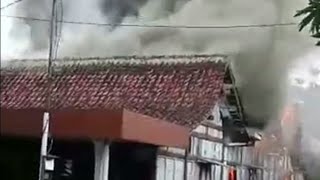 #KEBAKARAN di NGAWI SIDOWAYAH ( JATIM )satu rumah ludes dilahap si jago merah #