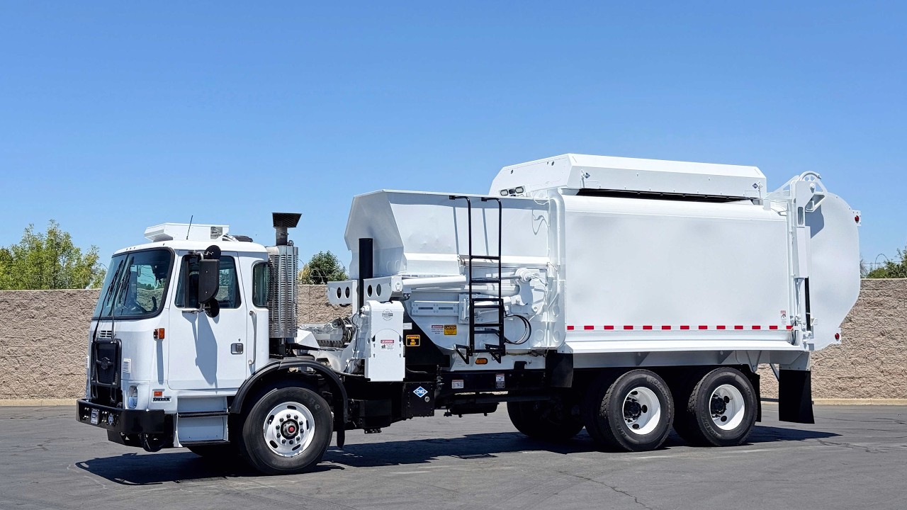 2015 Autocar Dadee Scorpion 32 Yard CNG ASL Garbage Truck | Side