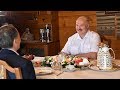 Лукашенко и Ван Цишань обсудили ситуацию в мире за китайским чаем с белорусским вареньем