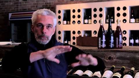 What is the Alberello form of pruning grape vines?