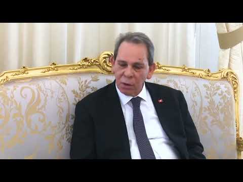 لقاء رئيس الحكومة برئيس منظمة الأعراف الفرنسية السيد باتريك مارتن بمقر السفارة التونسية بباريس